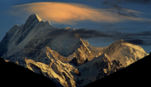 荷兰惊险胜出克罗地亚，欧洲杯预选赛激战连连